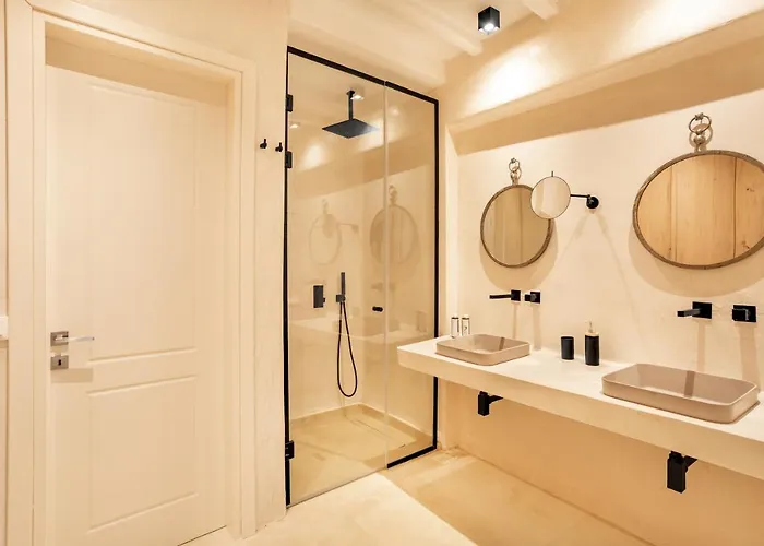 Veneta & Willa Mykonos Town