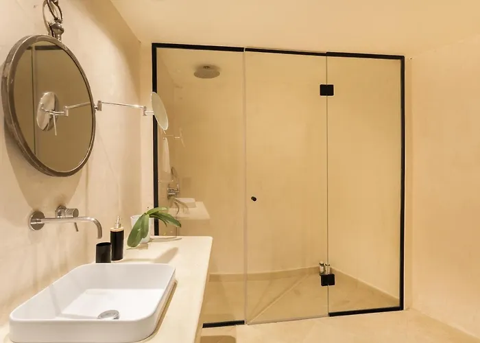 Veneta & Willa Mykonos Town