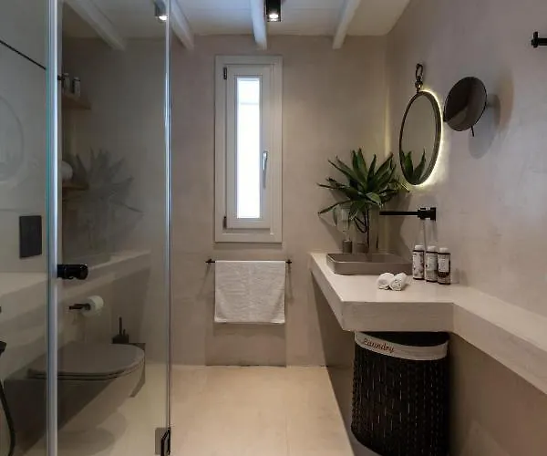 Villa Veneta & Mykonos Town